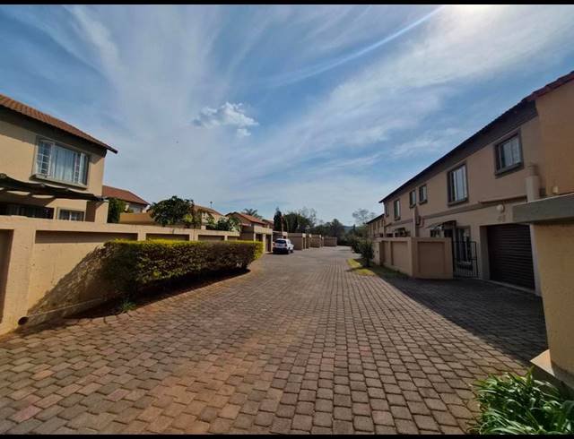 2 BEDROOM PROPERTY TO RENT IN WILLOW PARK MANOR